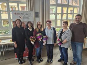 Von links: Petra Licha-Hofmann. Verabschiedet wurden Esther Röhner, Rebecca Lesch, Konstanze Jünemann-Dietz, Monika Albert, Matthias Foitzik Foto: Matthias Kress, Stadt Schweinfurt