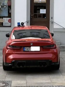 28-Jähriger flüchtet mit gestohlenem Pkw vor der Polizei – Mögliche gefährdete Verkehrsteilnehmer gesucht
