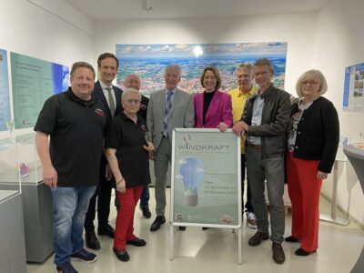 Von links Dieter Bauer (AKI), Landrat Florian Töpper, Rosemarie Janson (AKI), Museumsleiter Wolfgang Rücknagel, Vorsitzender AKI Rüdiger Sontheimer, Dr. Anja Weisgerber, MdB, Thomas Bauer (AKI), Oberbürgermeister Sebastian Remelé, Kreishandwerksmeisterin Margit Rosentritt. Fotografin:Savannah Riley
