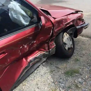 Verkehrsunfall im Begegnungsverkehr – Zwei Personen schwer verletzt