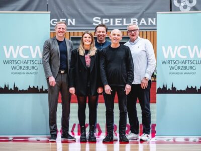 Im Bild von links nach rechts: Baskets-Geschäftsführer Steffen Liebler, Hannah Ugrai (Marketing & Sales FIT/One Würzburg Baskets), die beiden Baskets-Gesellschafter Jochen Bähr und Wolfgang Heyer und WCW-Koordinator David Brandstätter. Fotocredit: studiozudem.de/Viktor Meshko