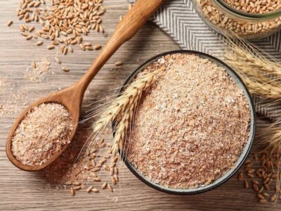 Hafer- und Weizenkleie enthalten viele Ballaststoffe, B-Vitamine, Mineralstoffe und Spurenelemente. Sie wirken allerdings unterschiedlich auf die Gesundheit. Foto: Verbraucherzentrale Bayern e.V.