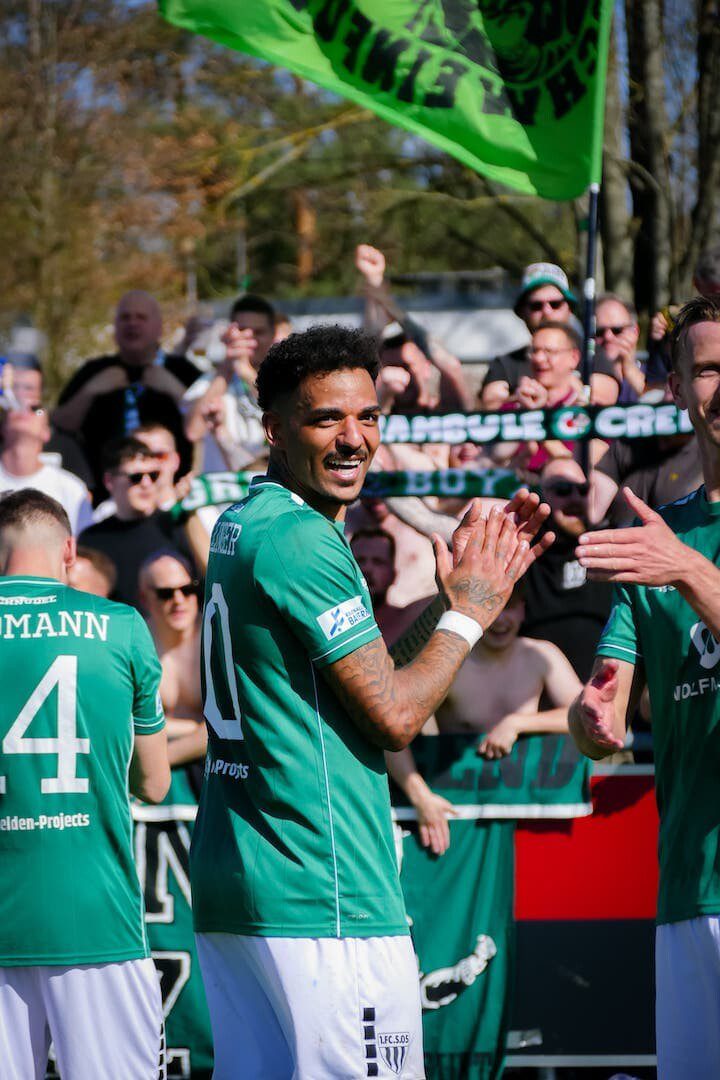 Stürmer Mike Dellinger beleibt weitere zwei Jahre Schnüdel. Foto: 1. FC Schweinfurt 05