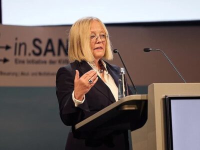 Die Vorstandsvorsitzende der AOK Bayern, Dr. Irmgard Stippler, bei der KVB-Fachkonferenz "in.SAN" zur Akut- und Notfallversorgung. © KVB/Klaus D. Wolf