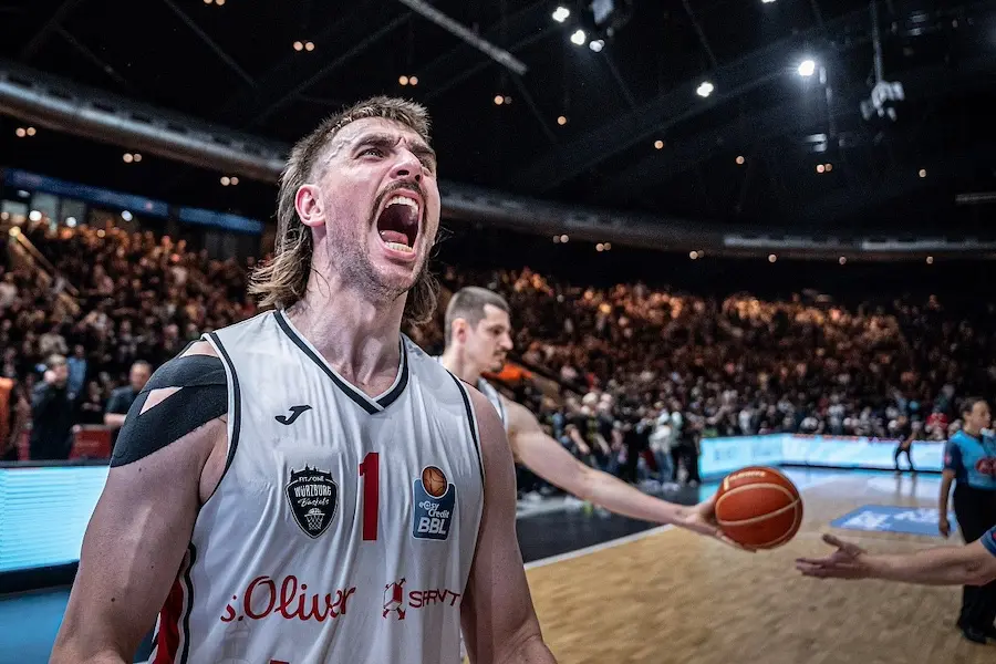 HALBFINALE! BASKETS GEWINNEN OVERTIME-THRILLER MIT 97:88