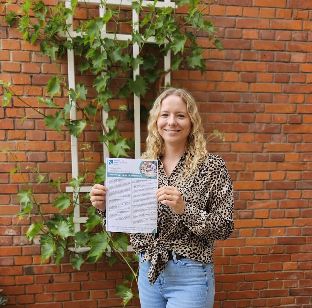 Vera Ksinski vom Pflegenetzwerk des Landkreises Haßberge informiert über die Schulung für Ehrenamtlich tätige Einzelpersonen. Foto: Nadja Pfeifer