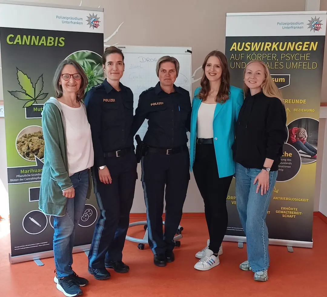 Die Stationsleitungen des Flashback-Projektes (von links): Barbara Mahr (JaS Mittelschule Haßfurt), Cordula Schmidt und Martina Hußlein (Polizei Haßfurt), Theresa Fleischmann (Jugendamt Haßfurt), Vera Egle (Jugendsuchtberatungsstelle). Foto: Peter Weisheit