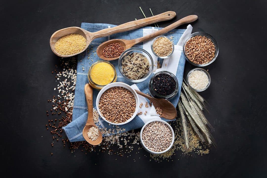 Amaranth, Quinoa und Buchweizen sind eiweißreiche und glutenfreie Alternativen. Sie ähneln Reis in ihren Eigenschaften, werden in Deutschland jedoch noch selten angebaut. Foto: ­ Verbraucherzentrale Bayern e.V.
